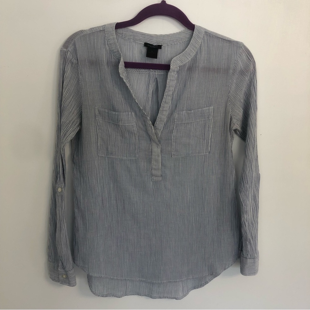 ANN TAYLOR FACTORY Women’s Blue/Grey Striped Roll Tab Long Sleeve Blouse Sz XS